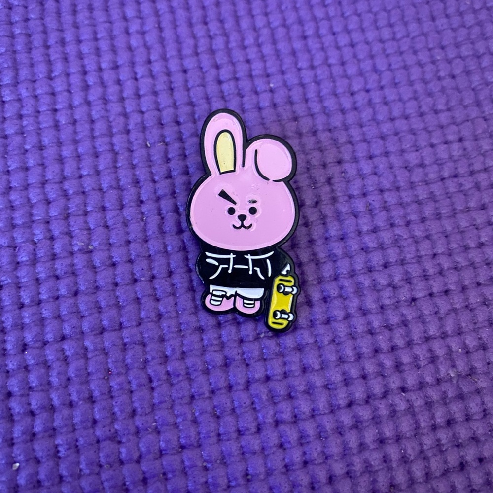 BT21 Cookie Pin.